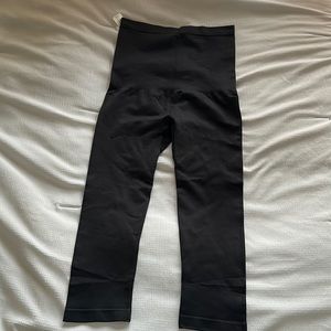 NWT empetua / shapermint high-waisted shaping capri leggings